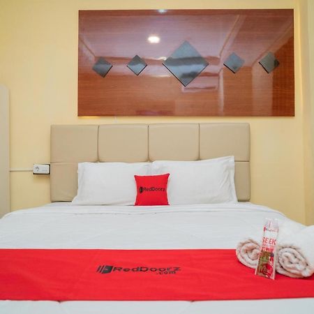 Reddoorz Plus Syariah Near Pasar Turi Surabaya Exterior photo