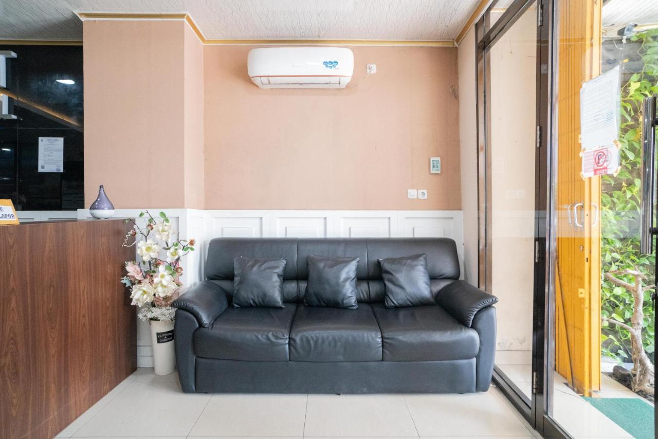 Reddoorz Plus Syariah Near Pasar Turi Surabaya Exterior photo