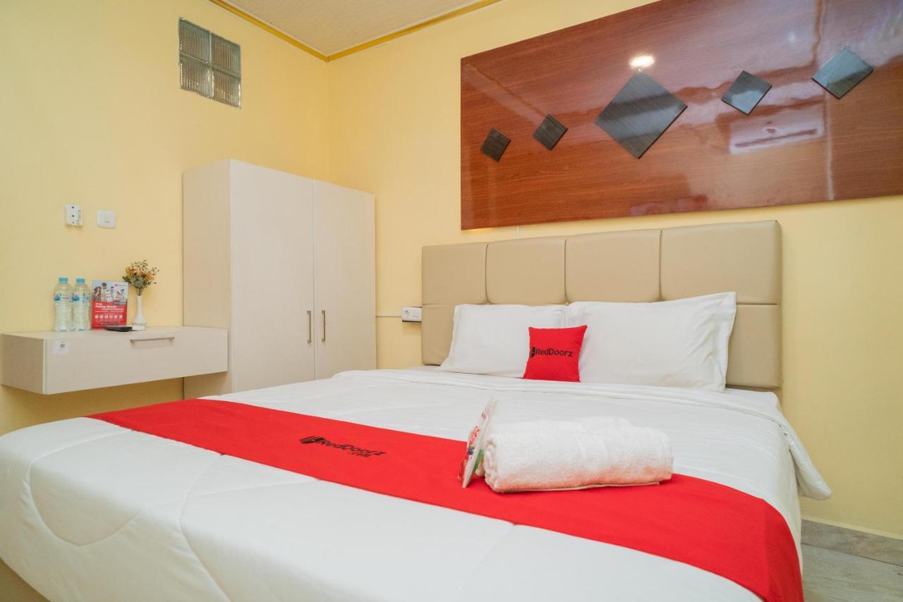 Reddoorz Plus Syariah Near Pasar Turi Surabaya Exterior photo