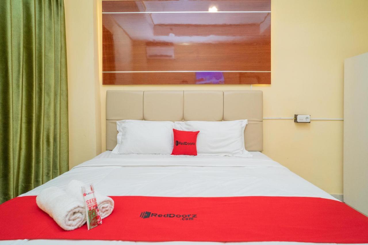 Reddoorz Plus Syariah Near Pasar Turi Surabaya Exterior photo